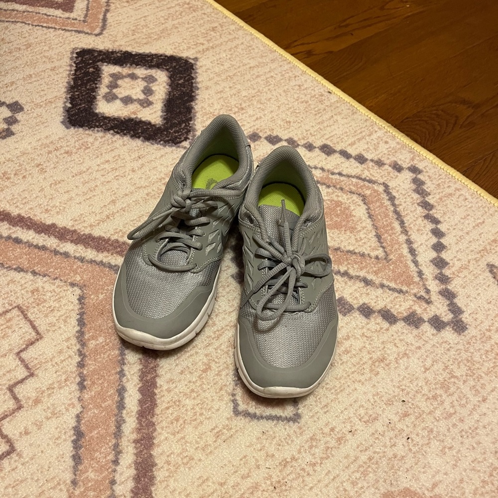 comfy silver gray nikes size 8.5 women’s